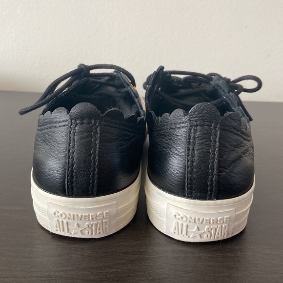 Women Converse size 7 black leather sneakers( runs 1/2 size bigger) - Picture 4 of 9